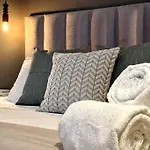 Luxury Loft With Rooftop Pool & Prime Location By Solmar Rentals